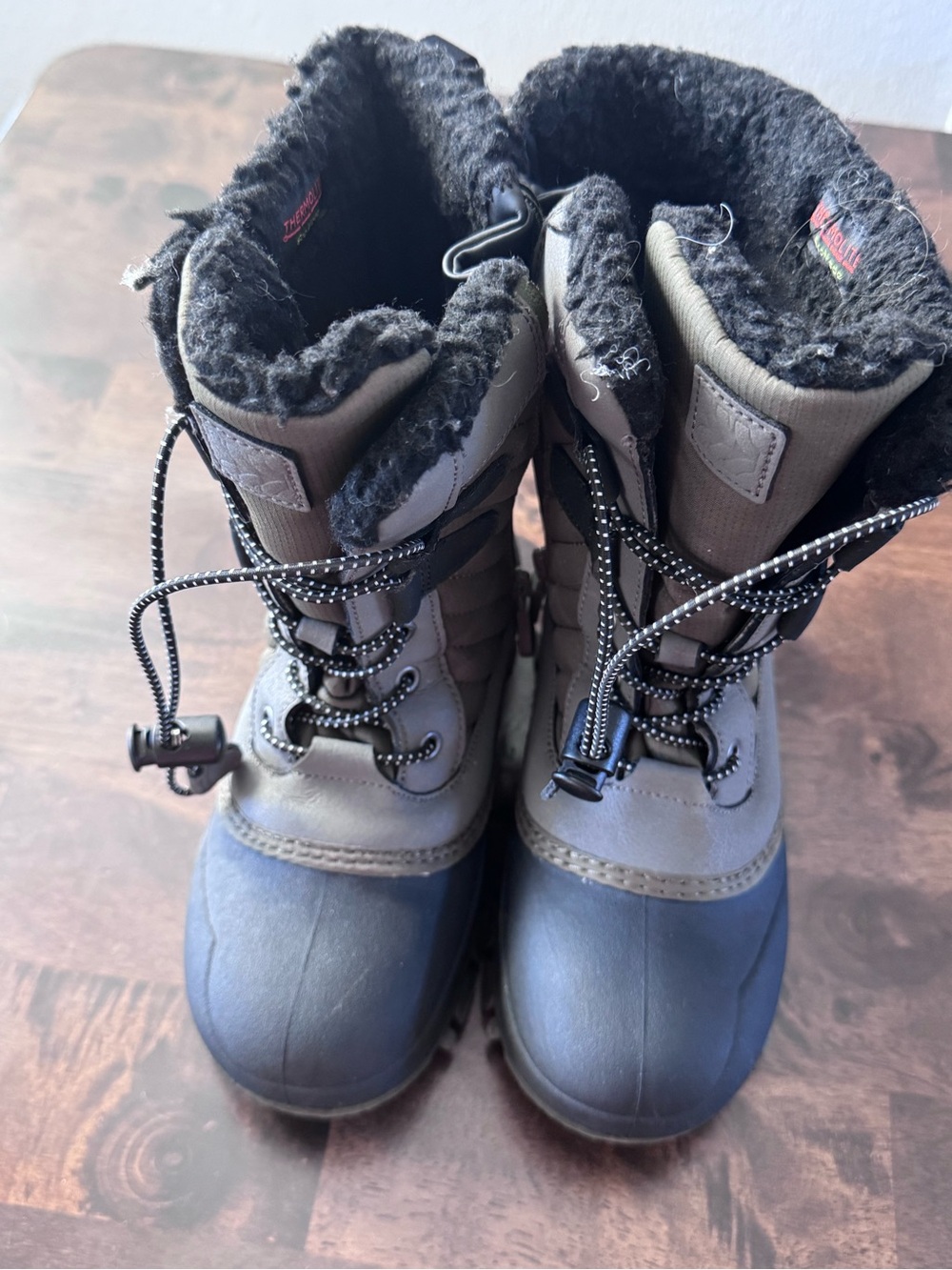 Cat & Jack Kids Gray and Black Lace-Up Snow Boots Size 1